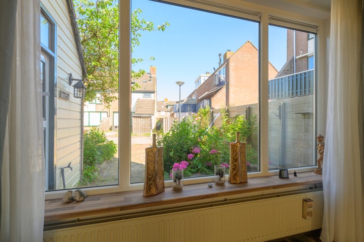 Hoekwoning te koop: Pal Maleterstraat 13, Leiden