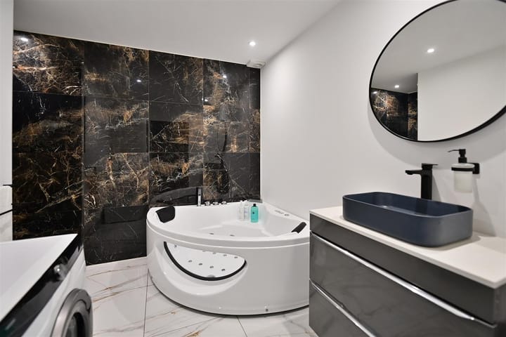 Appartement te koop: Geert Grootelaan 83, Hilversum