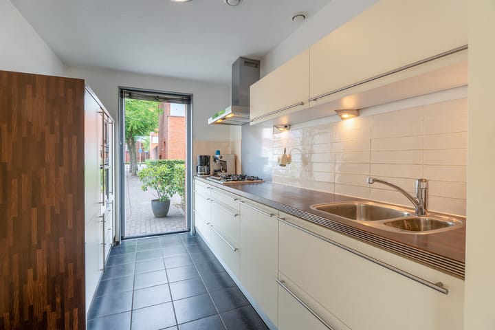 Hoekwoning te koop: Robert Fruinstraat 6, Tilburg