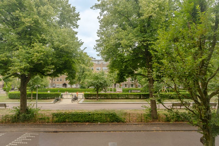 Appartement te koop: Van Tuyll van Serooskerkenweg 136-1, Amsterdam