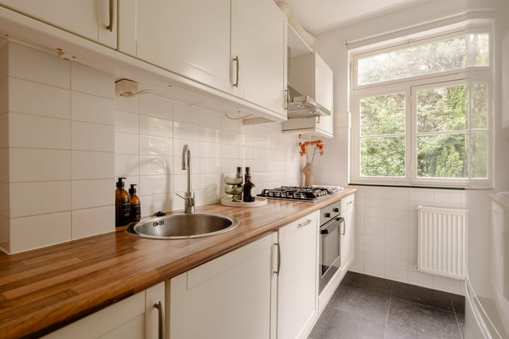 Appartement te koop: Van Tuyll van Serooskerkenweg 136-1, Amsterdam