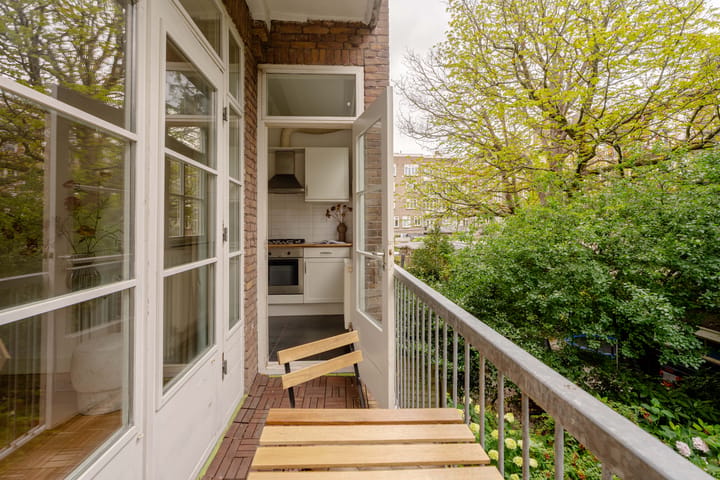 Appartement te koop: Van Tuyll van Serooskerkenweg 136-1, Amsterdam