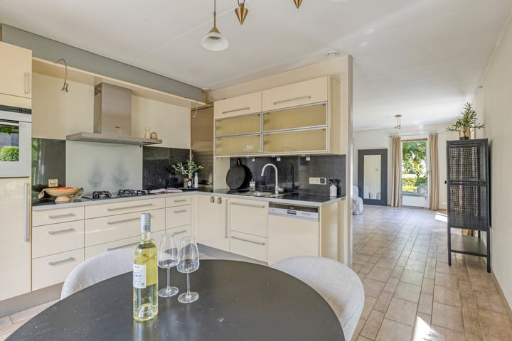 Vrijstaande woning te koop: Middenweg 9, Limmen