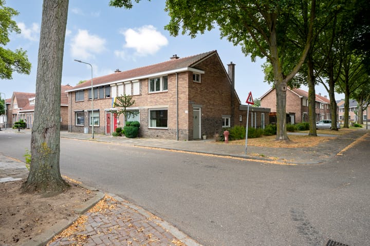 Hoekwoning te koop: Leliestraat 2, Sittard