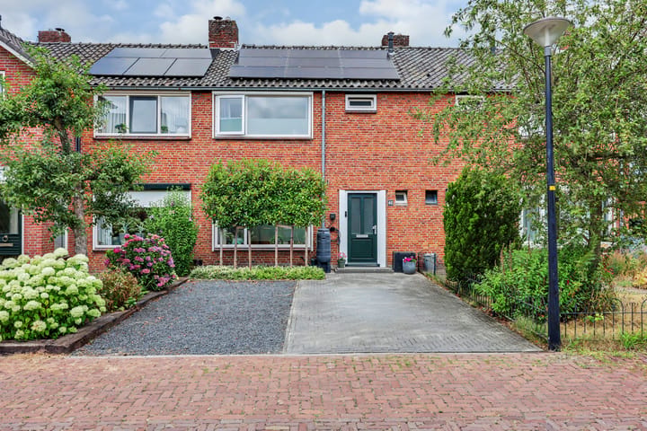 Tussenwoning te koop: Merelstraat 42, Winterswijk