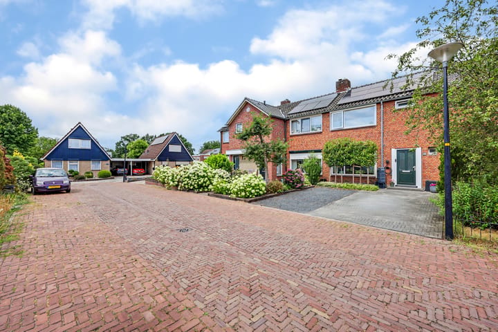 Tussenwoning te koop: Merelstraat 42, Winterswijk