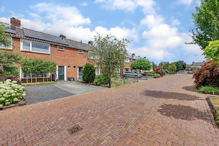 Tussenwoning te koop: Merelstraat 42, Winterswijk