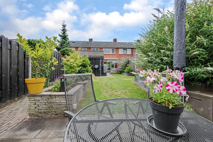 Tussenwoning te koop: Merelstraat 42, Winterswijk