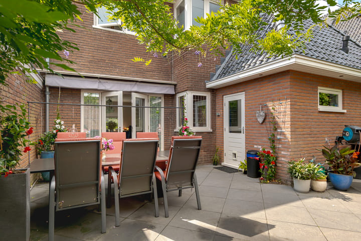 Twee-onder-één-kap te koop: Prinses Margrietlaan 25, Meppel
