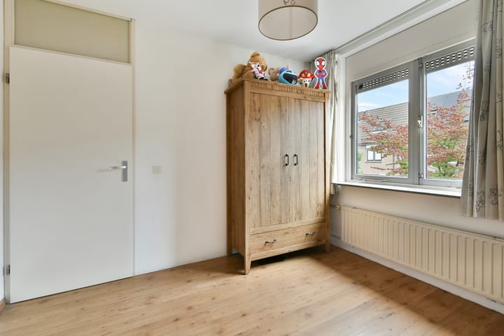 Tussenwoning te koop: Simon Vestdijk-erf 74, Dordrecht