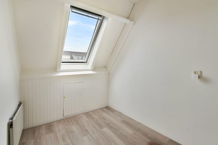 Tussenwoning te koop: Simon Vestdijk-erf 74, Dordrecht