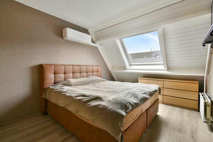 Tussenwoning te koop: Simon Vestdijk-erf 74, Dordrecht