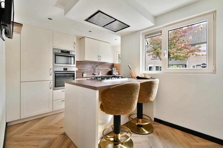 Tussenwoning te koop: Simon Vestdijk-erf 74, Dordrecht