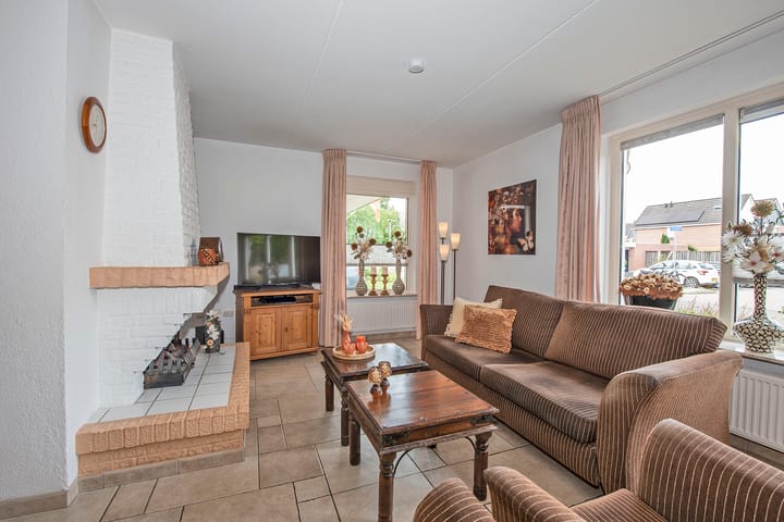 Tussenwoning te koop: Fie Carelsenstraat 84, Hengelo