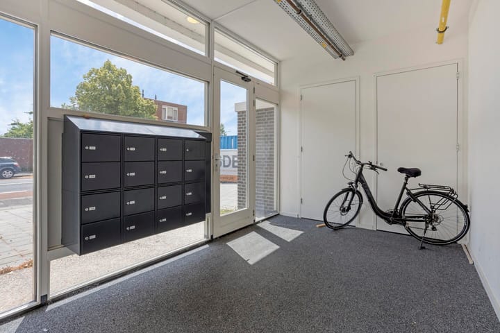 Appartement te koop: Uiverlaan 14F, Maassluis