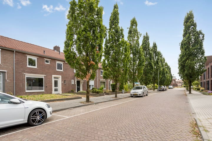 Tussenwoning te koop: Willibrorduslaan 156, Valkenswaard