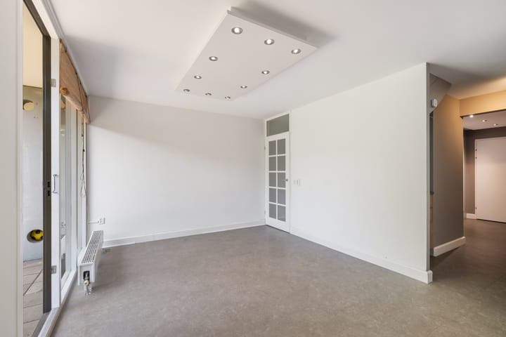 Tussenwoning te koop: A. Noordewier-Reddingiuslaan 89, Rotterdam