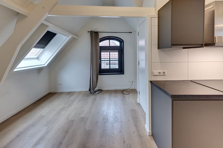 Photo 2 of Vijhestraat 34-B