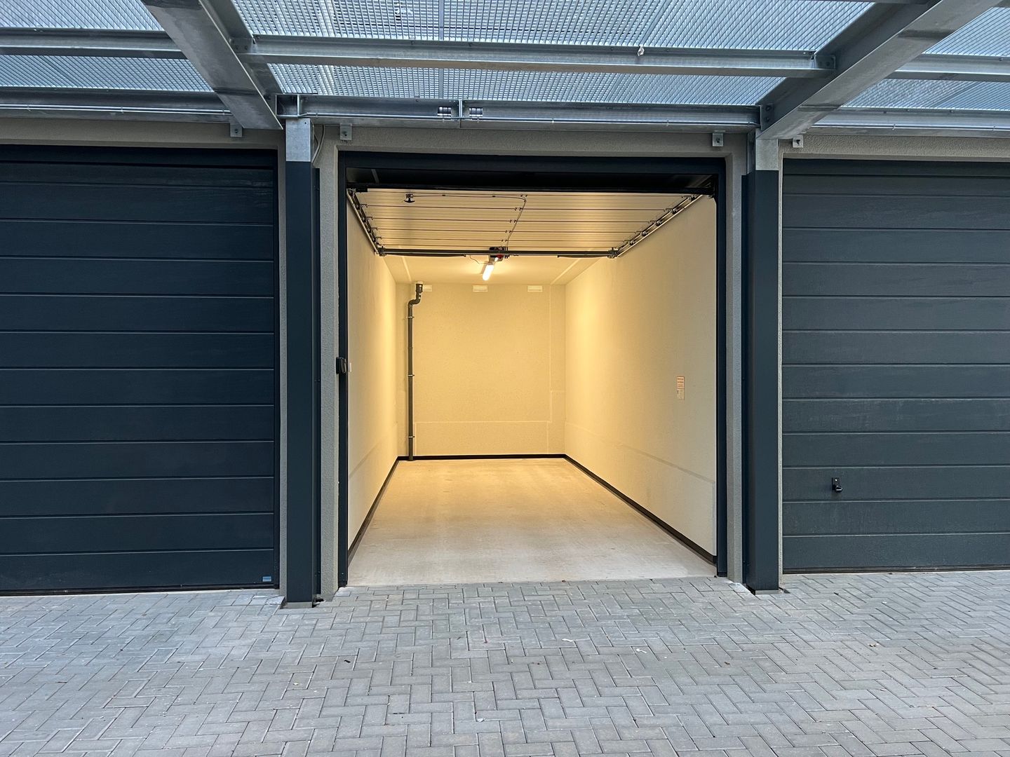 View photo 1 of Leidekkerstraat 4-a7