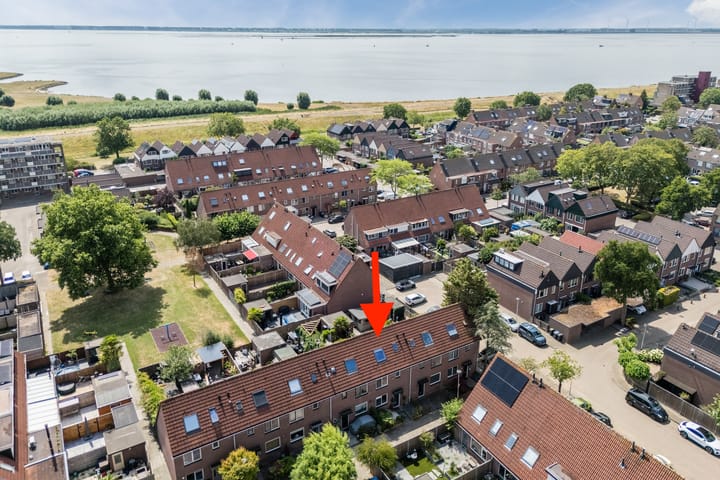 Tussenwoning te koop: Boegbeeld 3, Hellevoetsluis