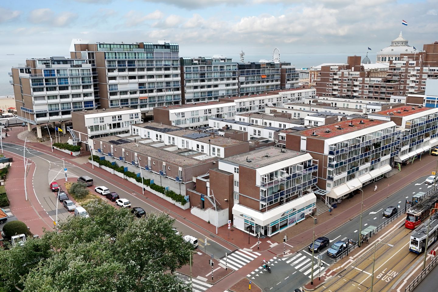 Bekijk foto 2 van Gevers Deynootweg 126