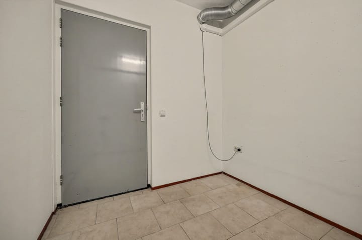 Tussenwoning te koop: Burgemeester van der Jagtkade 49, Hellevoetsluis