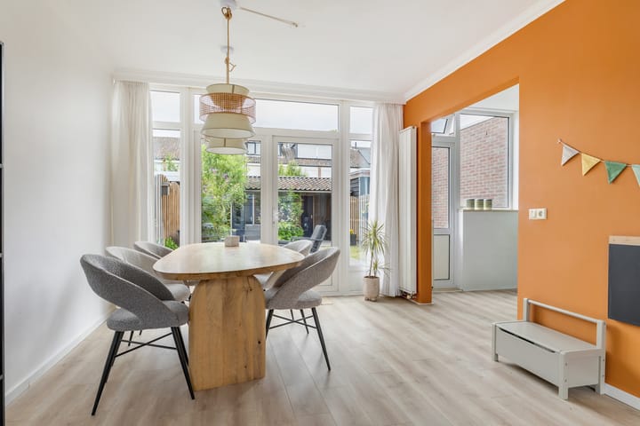 Tussenwoning te koop: Jasmijnstraat 30, Breda