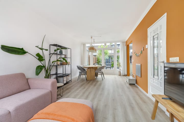 Tussenwoning te koop: Jasmijnstraat 30, Breda