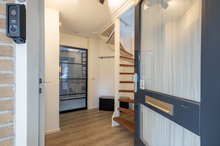 Tussenwoning te koop: De Toekan 17, Almelo