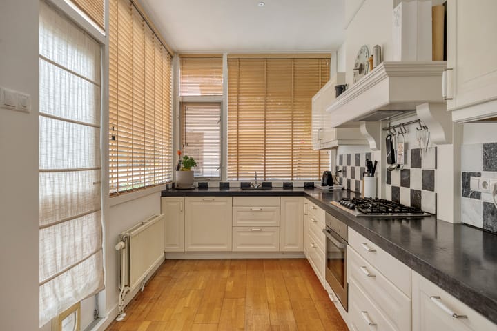 Hoekwoning te koop: Dahliastraat 3, Hilversum
