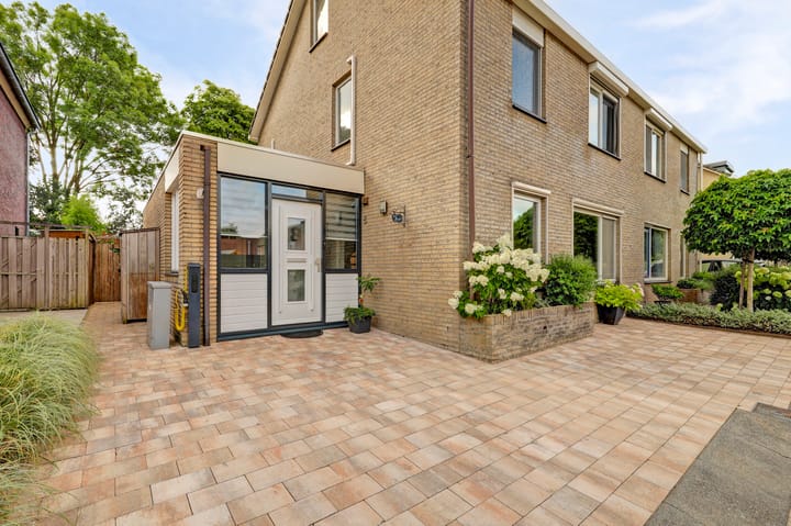 Hoekwoning te koop: Cochiuslaan 8, Leerdam