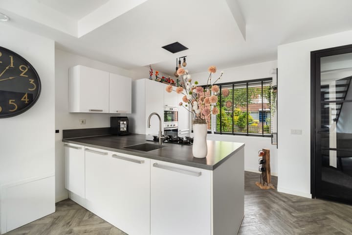 Tussenwoning te koop: Leyenburg 15, Pijnacker