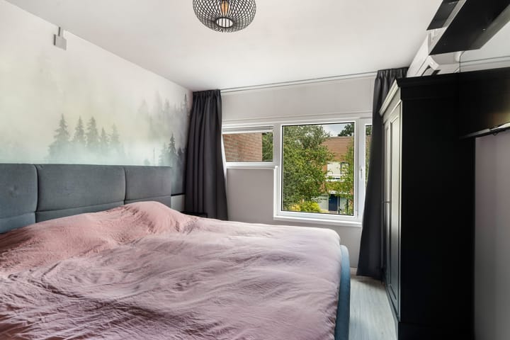 Tussenwoning te koop: Leyenburg 15, Pijnacker