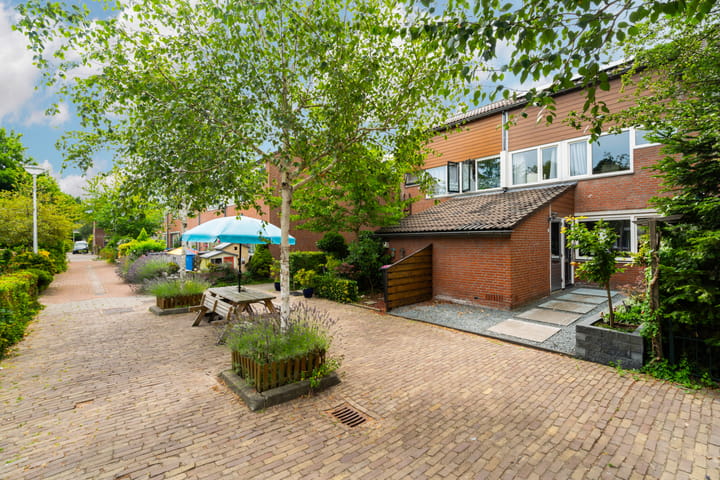 Tussenwoning te koop: Leyenburg 15, Pijnacker