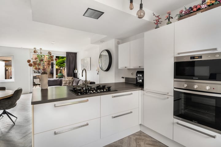 Tussenwoning te koop: Leyenburg 15, Pijnacker