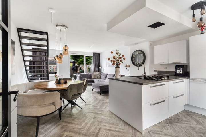 Tussenwoning te koop: Leyenburg 15, Pijnacker