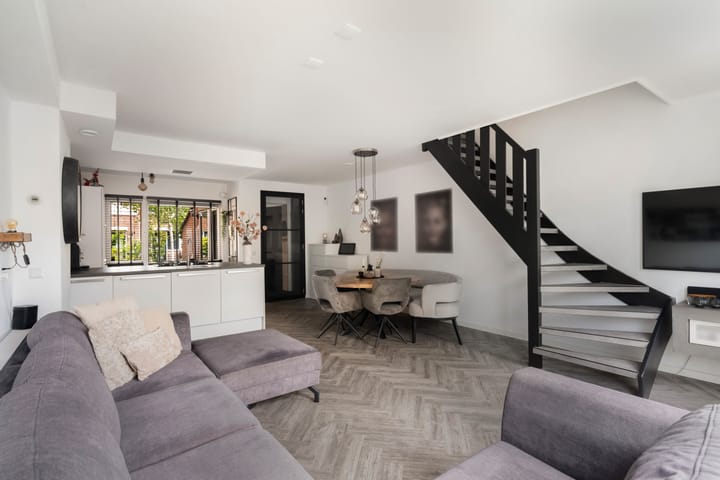 Tussenwoning te koop: Leyenburg 15, Pijnacker