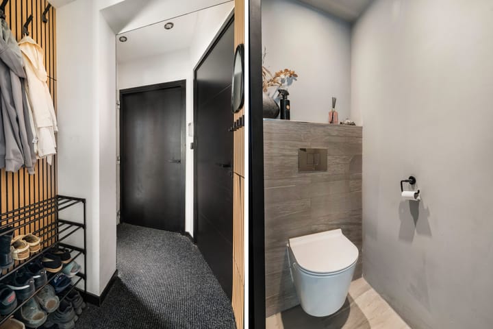 Tussenwoning te koop: Leyenburg 15, Pijnacker