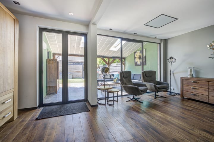 Hoekwoning te koop: Van Schendellaan 12, Roosendaal