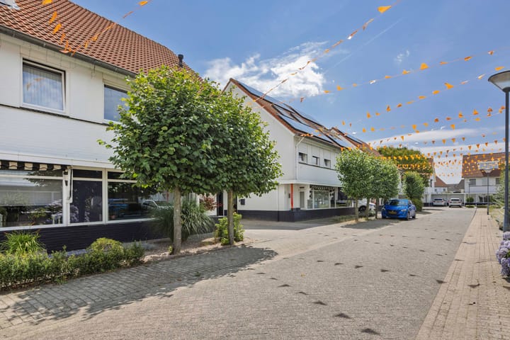 Tussenwoning te koop: Agaatstraat 10, Helmond