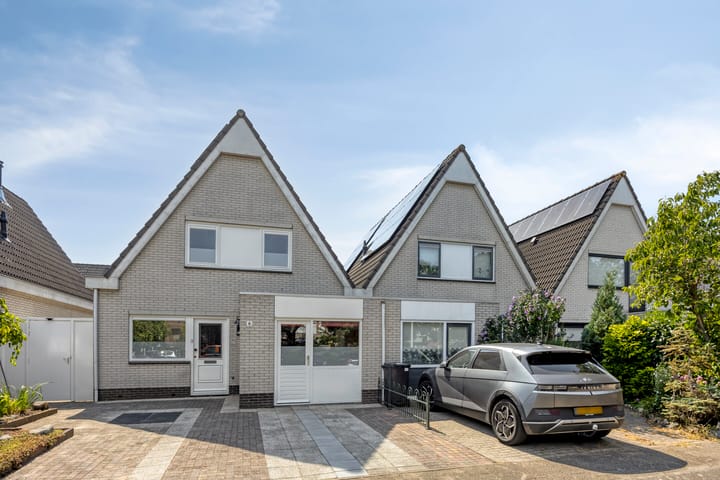 Hoekwoning te koop: Isaäc Sweersstraat 6, Hellevoetsluis