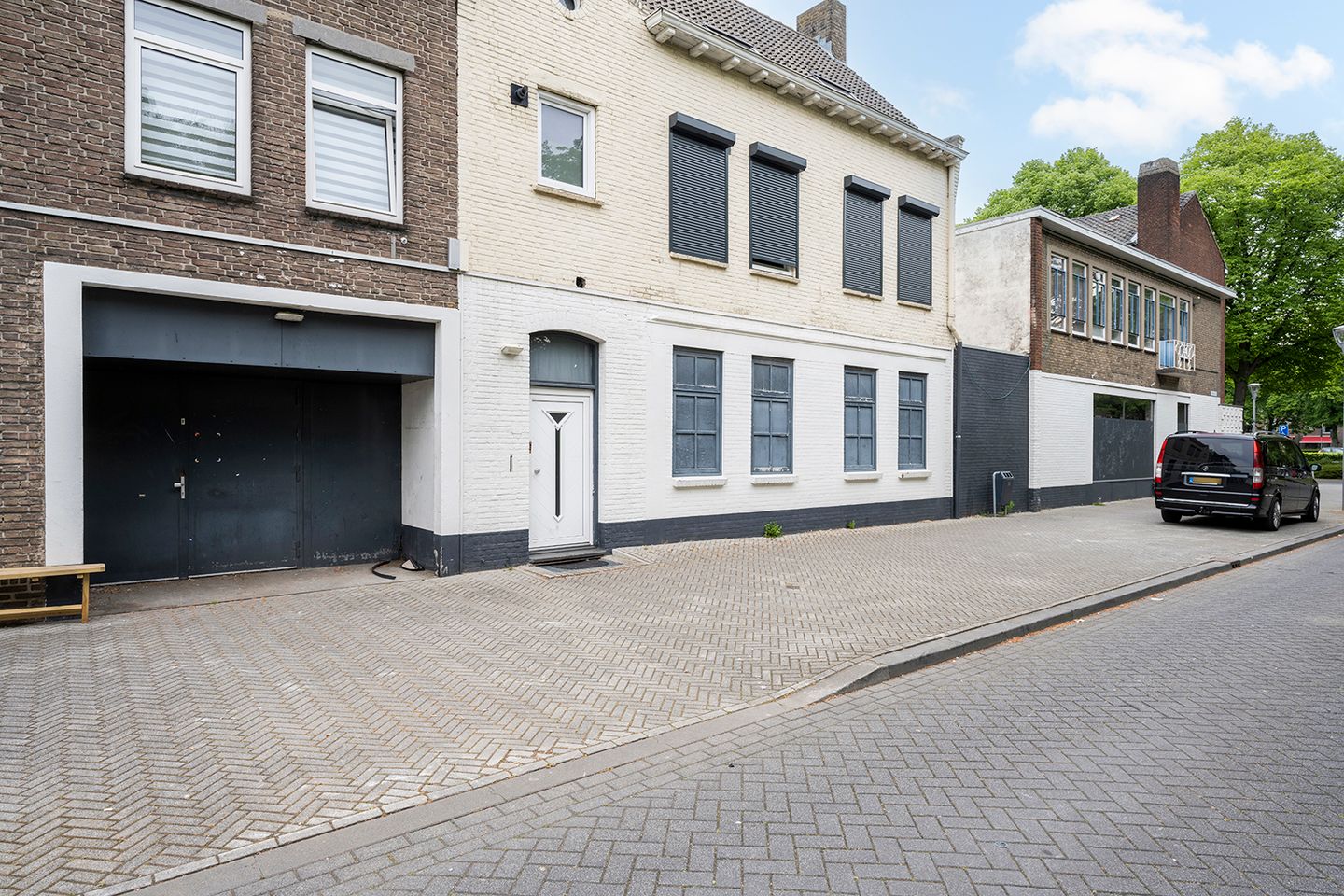 View photo 3 of Bloemenmarkt 21