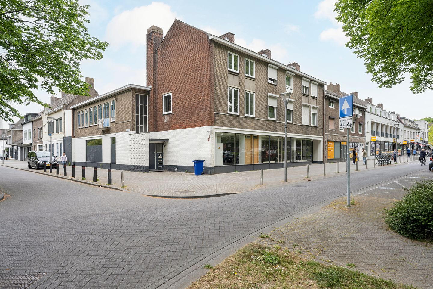 View photo 1 of Bloemenmarkt 21