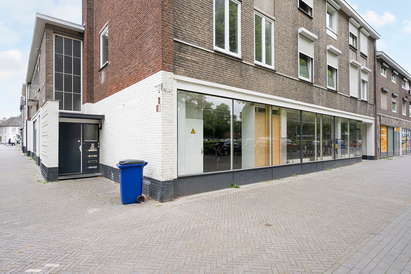 View photo 4 of Bloemenmarkt 21