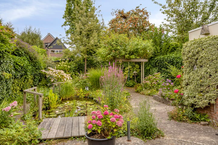 Twee-onder-één-kap te koop: Leidsemeerstraat 55, Buitenkaag