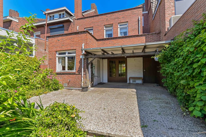 Tussenwoning te koop: Hertog Reinoudsingel 147, Venlo