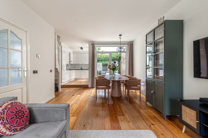 Tussenwoning te koop: Adriaan Loosjesstraat 5, Haarlem