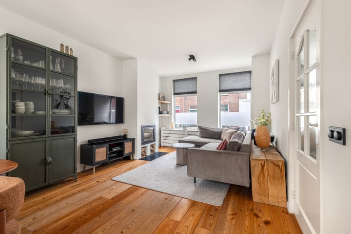 Tussenwoning te koop: Adriaan Loosjesstraat 5, Haarlem