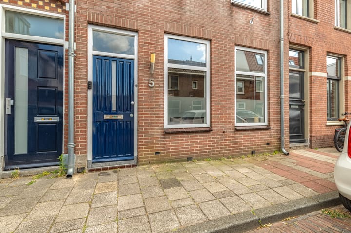 Tussenwoning te koop: Adriaan Loosjesstraat 5, Haarlem