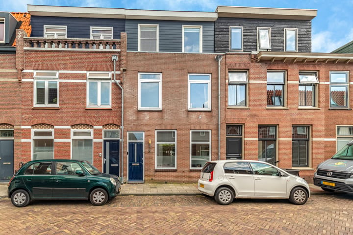 Tussenwoning te koop: Adriaan Loosjesstraat 5, Haarlem